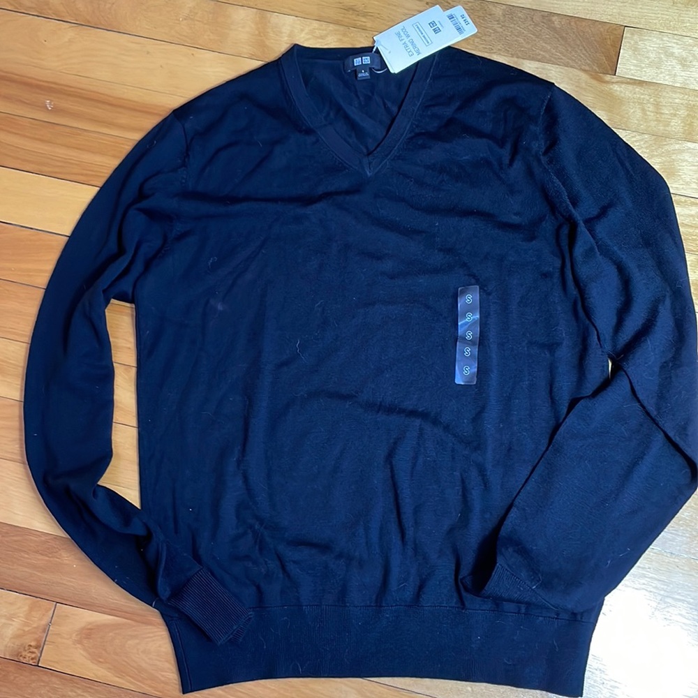 Uni Qlo sweater